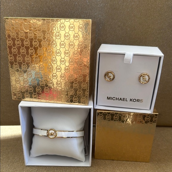 Michael Kors Gold Watch Timeless Elegance